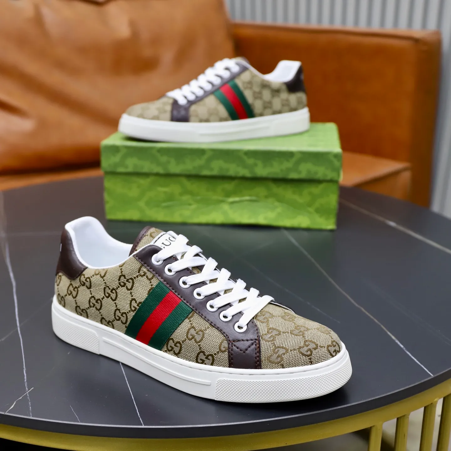 Ex-factory price: 400💰🙅‍♂️🙅‍♂️🙅‍♂️ Brand: Gucci GUCCi Standard code: 38-44 (45 customized) Grade: Same as the official website Material: Original leather splicing Comfortable and breathable sheepskin lining Original wear-resistant outsole Style category: Men's fashionable casual shoes Running sneakers Distinguished luxury brand elements Top luxury Color: actual picture color